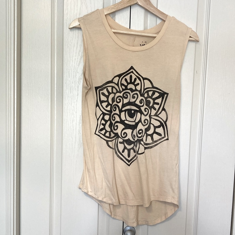EUC Word of Mouth cream coloured screen print tank. Size medium